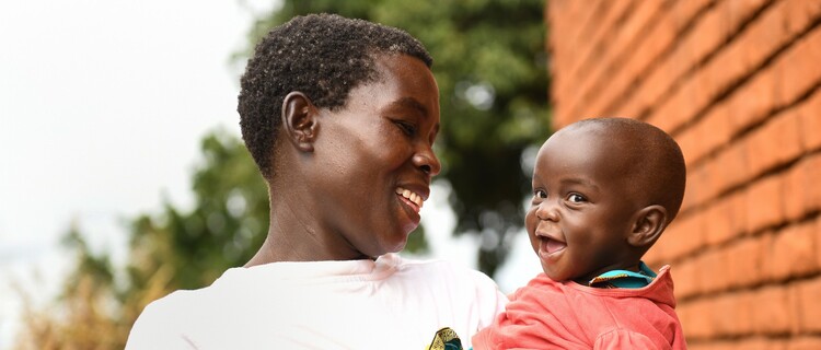moeder met kind in Malawi