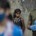 Meisje in India wacht op noodrantsoen 