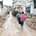 Kinderen lopen naar school in puin Westelijke Jordaanoever